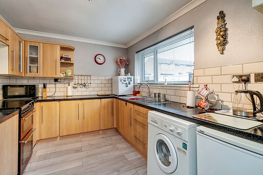 Property photo 3 of 15 Kitchen