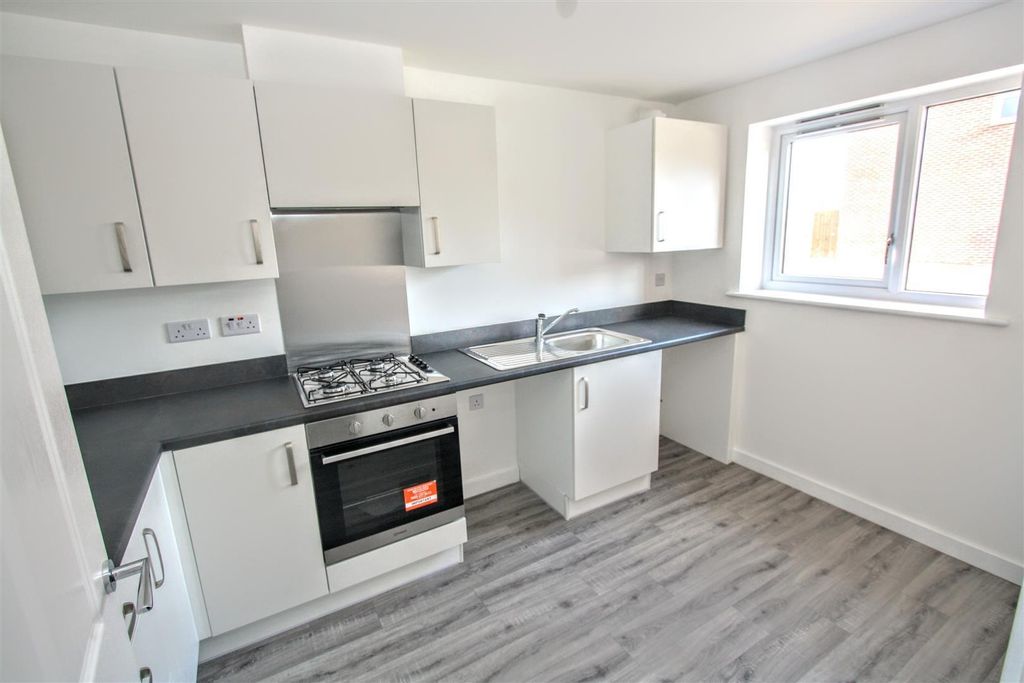 Property photo 3 of 12 Kitchen