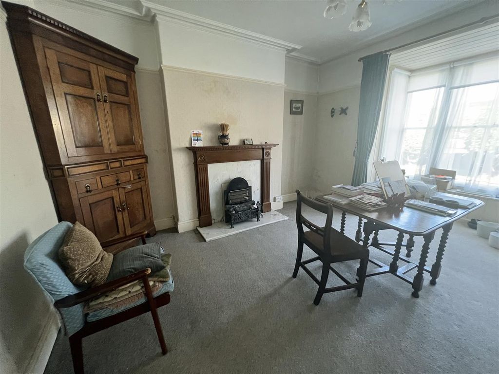 Property photo 3 of 11 Dining Room