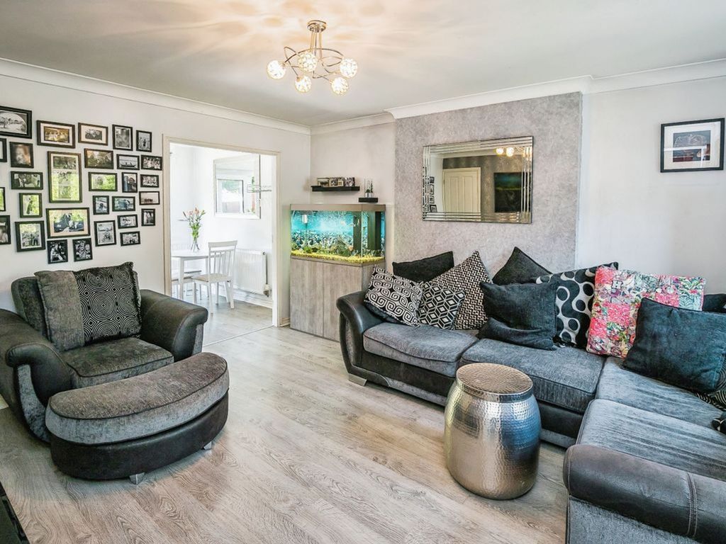 Property photo 2 of 12 Lounge