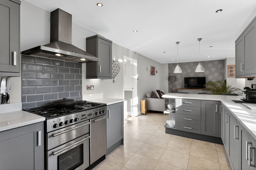 Property photo 1 of 20 Kitchen