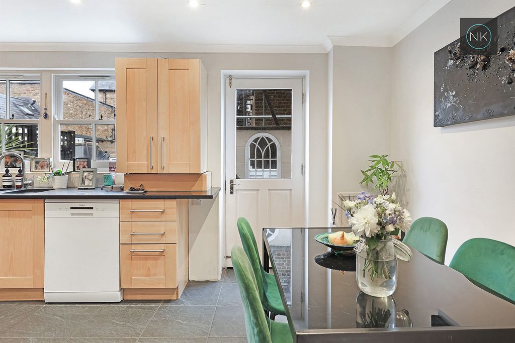 Property photo 2 of 29 4550534