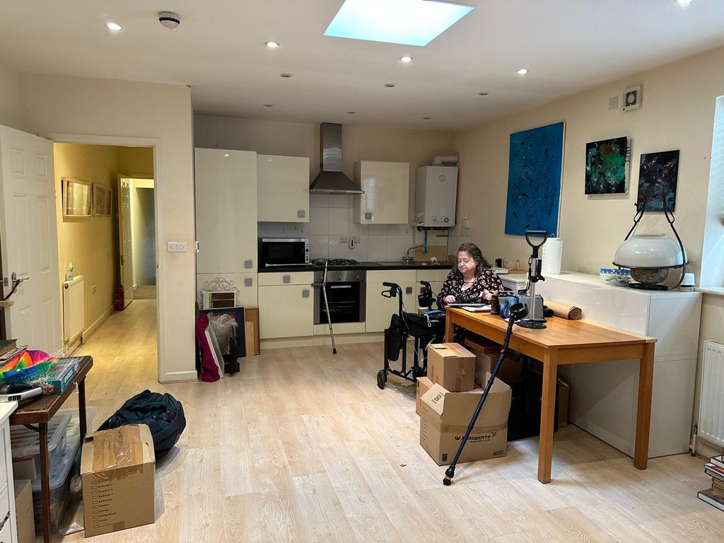 Property photo 3 of 4