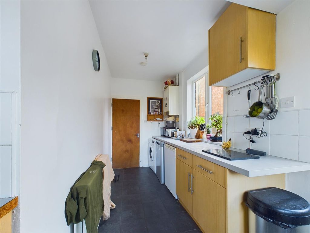 Property photo 3 of 12 Kitchen