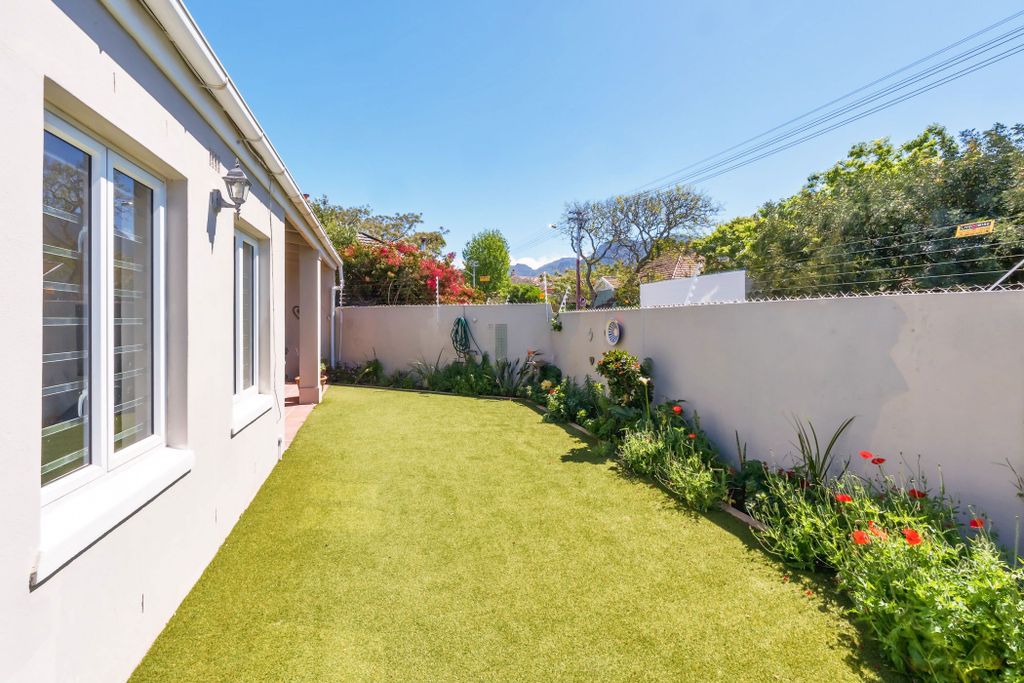 Property photo 3 of 33 Kw1717791