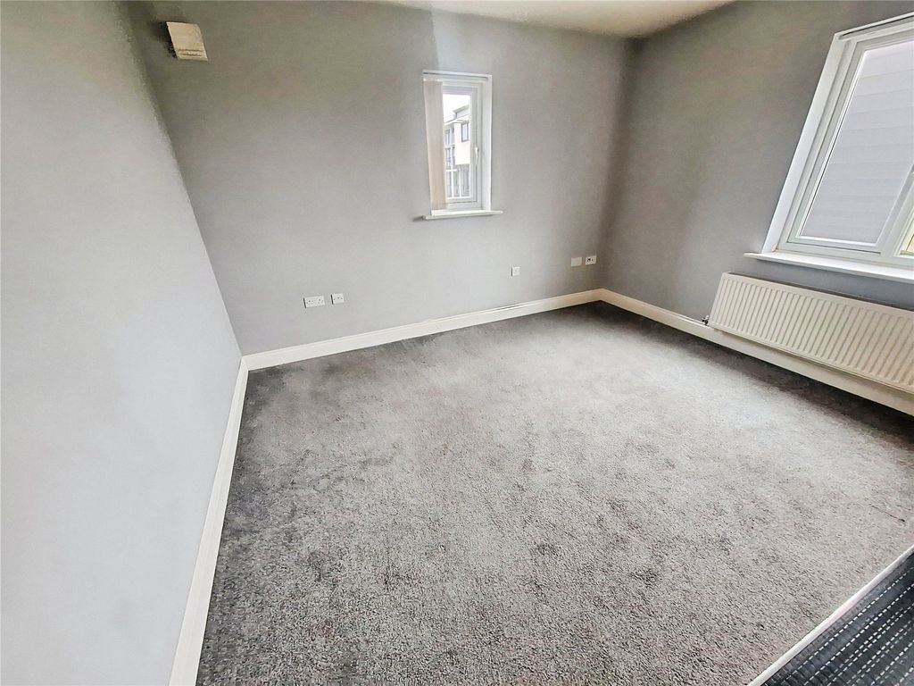 Property photo 3 of 8 Lounge Area