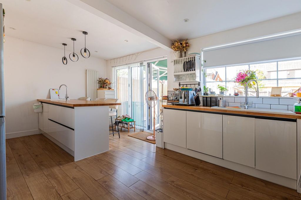 Property photo 2 of 21 16-4.Jpg