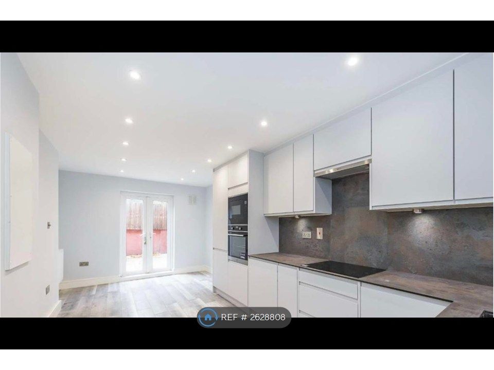 Property photo 3 of 9 Kitchen-Dinette