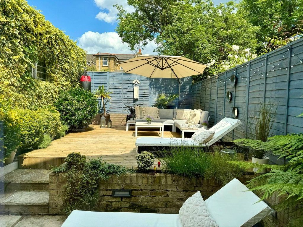 Property photo 2 of 15 Picture No. 23