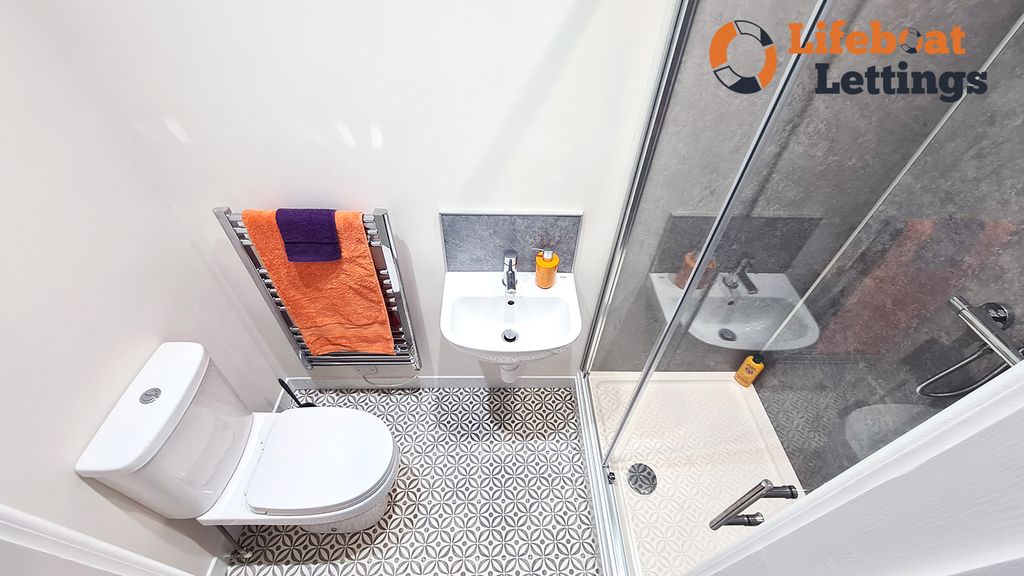 Property photo 3 of 10 Bedroom 2 Ensuite