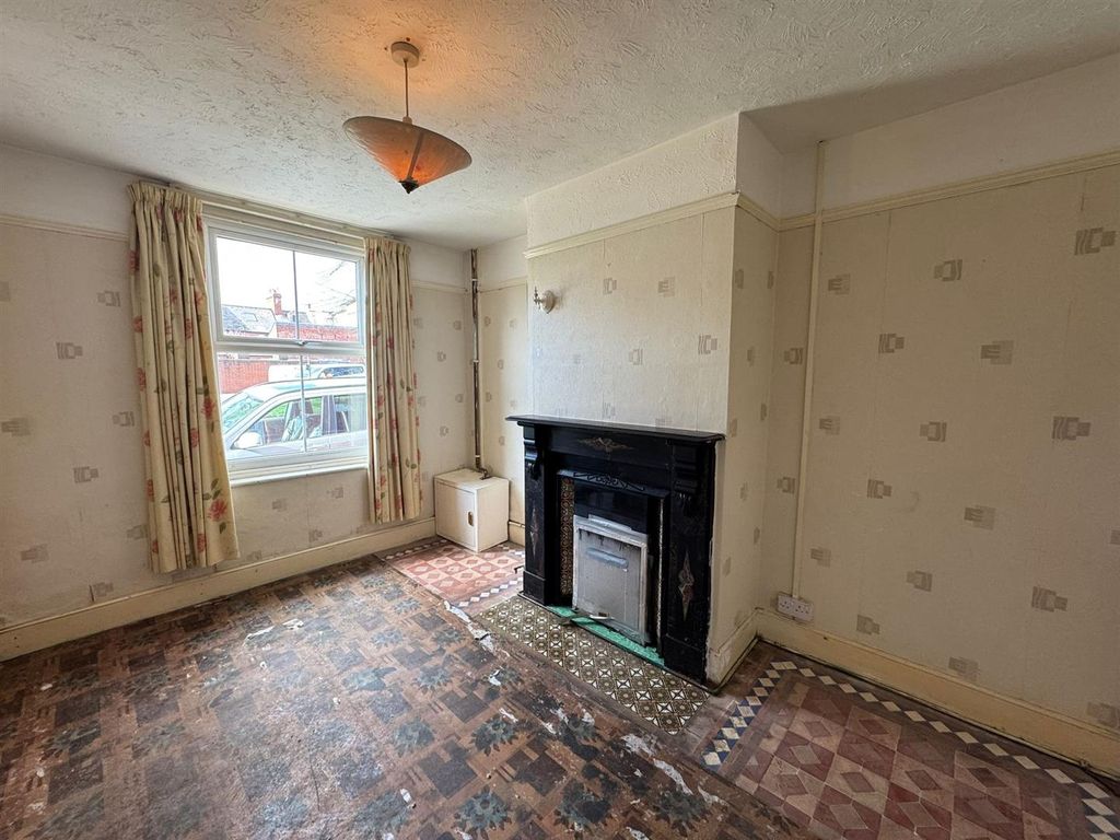 Property photo 2 of 15 Lounge