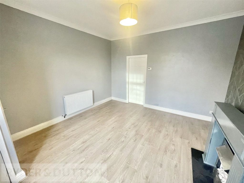 Property photo 3 of 16 Picture 3