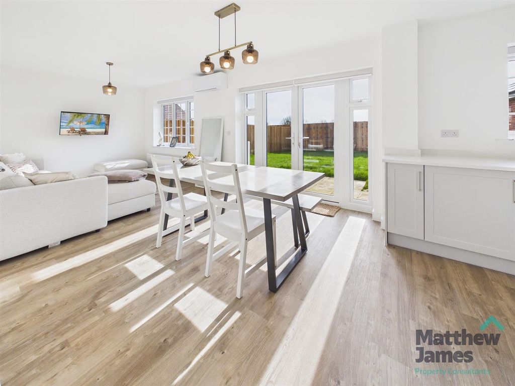 Property photo 3 of 22 Cam03063G0-Pr0162-Still008.Jpg