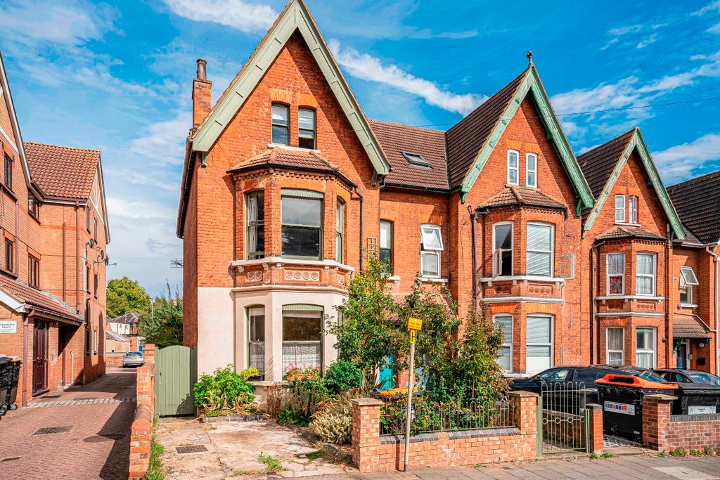 Property photo 1 of 17