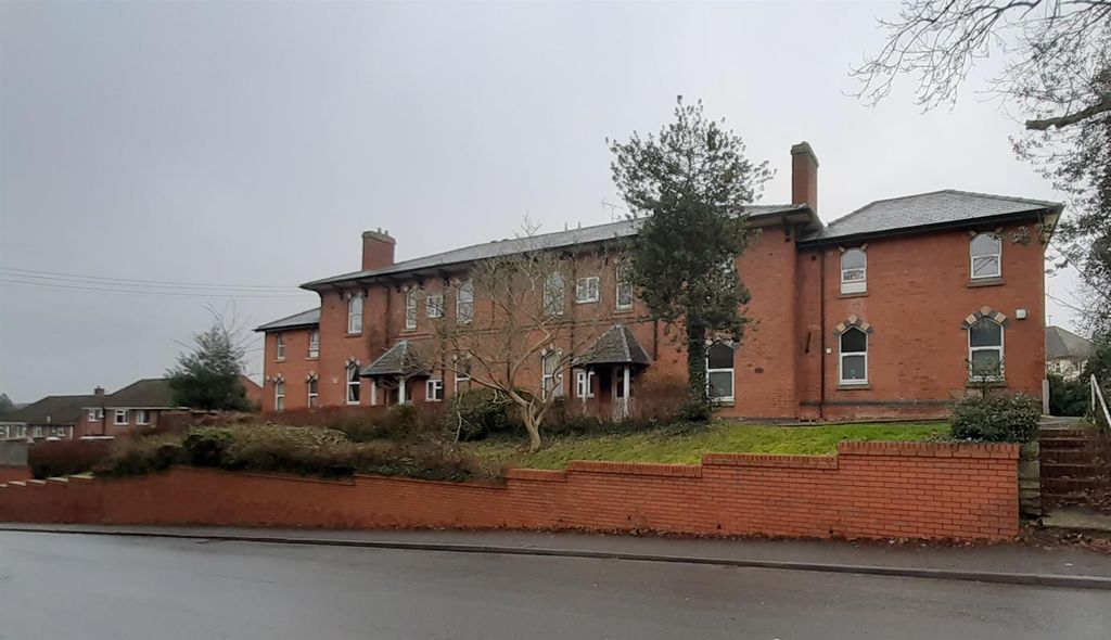 Property photo 1 of 2 Flat 6 Newman House, External, Front (1).Jpg