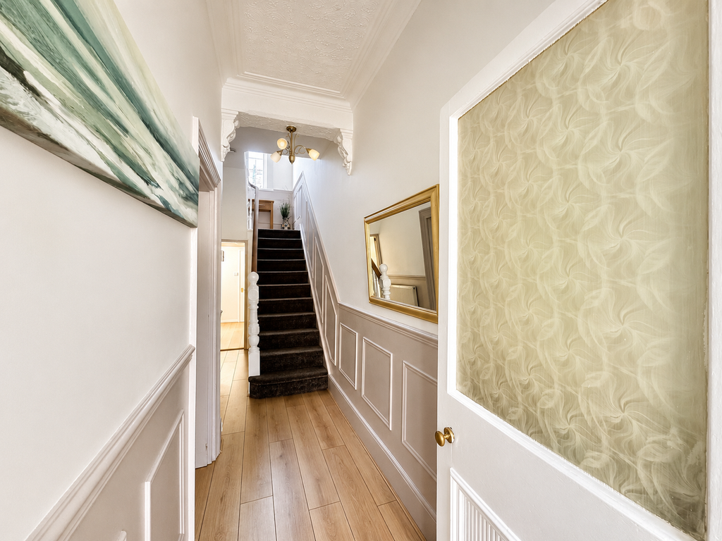 Property photo 2 of 12 Entrance Hall