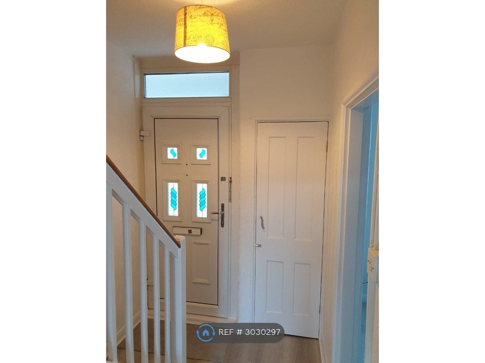 Property photo 3 of 9 Hallway