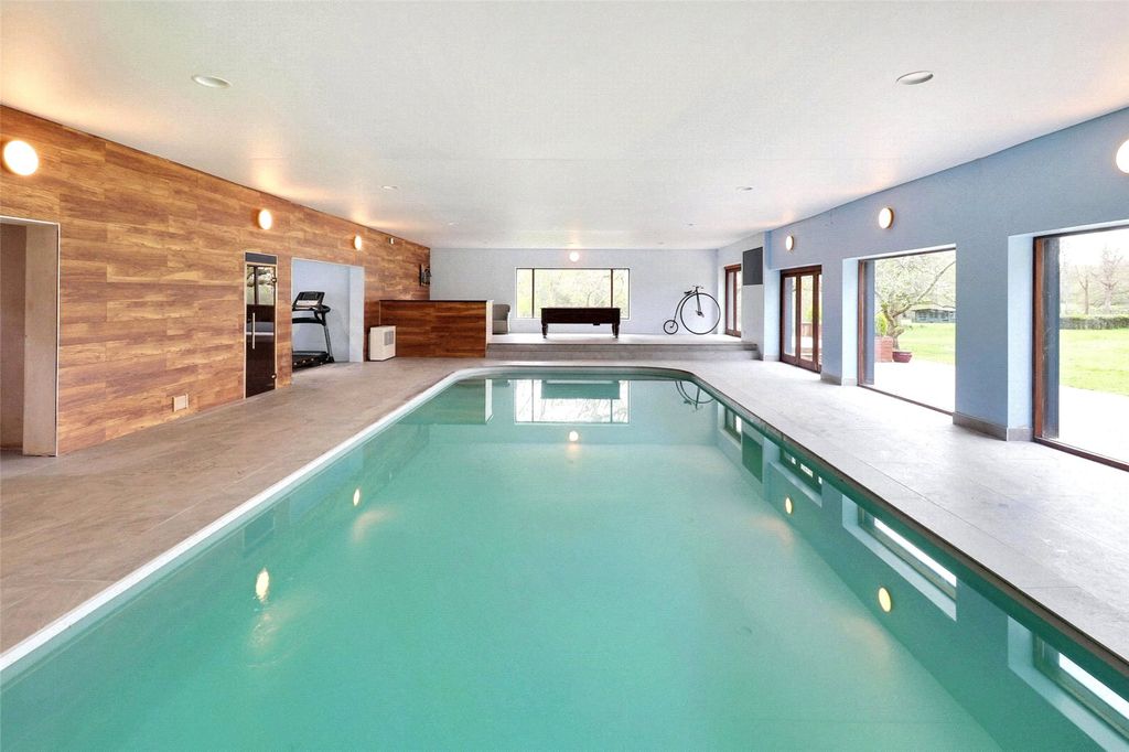 Property photo 3 of 30 Swimming Pool