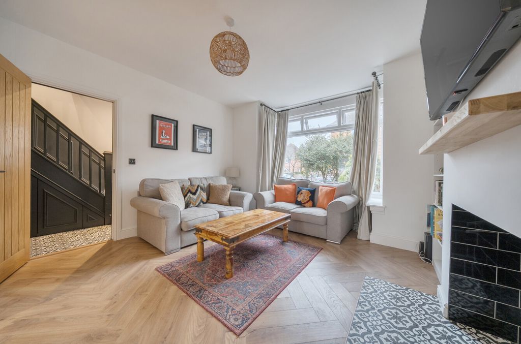 Property photo 3 of 21 1406145-12-697cd5...