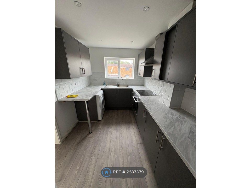 Property photo 1 of 10 Kitchen