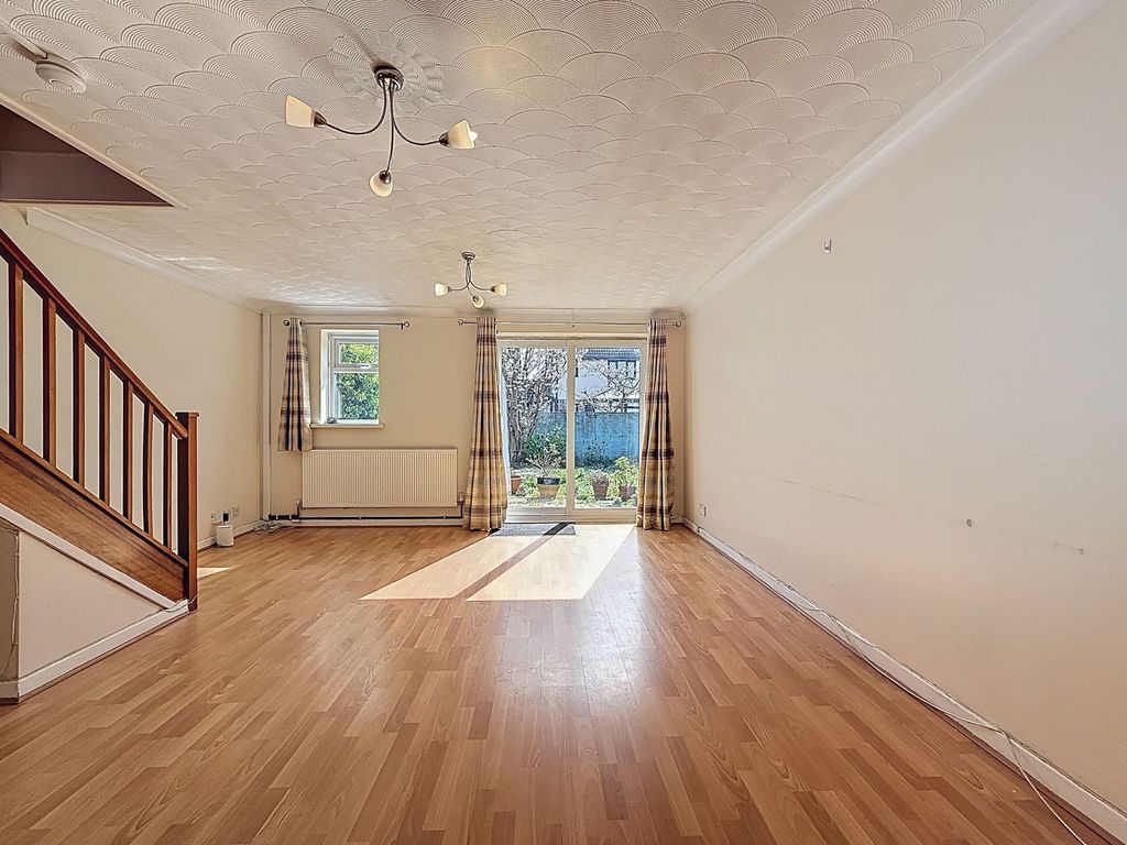 Property photo 1 of 12 Living/Dining Room