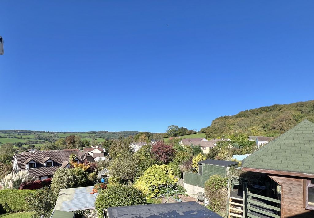 Property photo 1 of 21 Highly Sought After Village Location