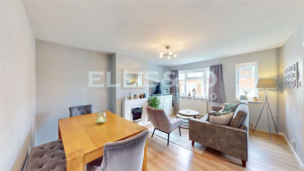 Property photo 2 of 15 Picture No. 23