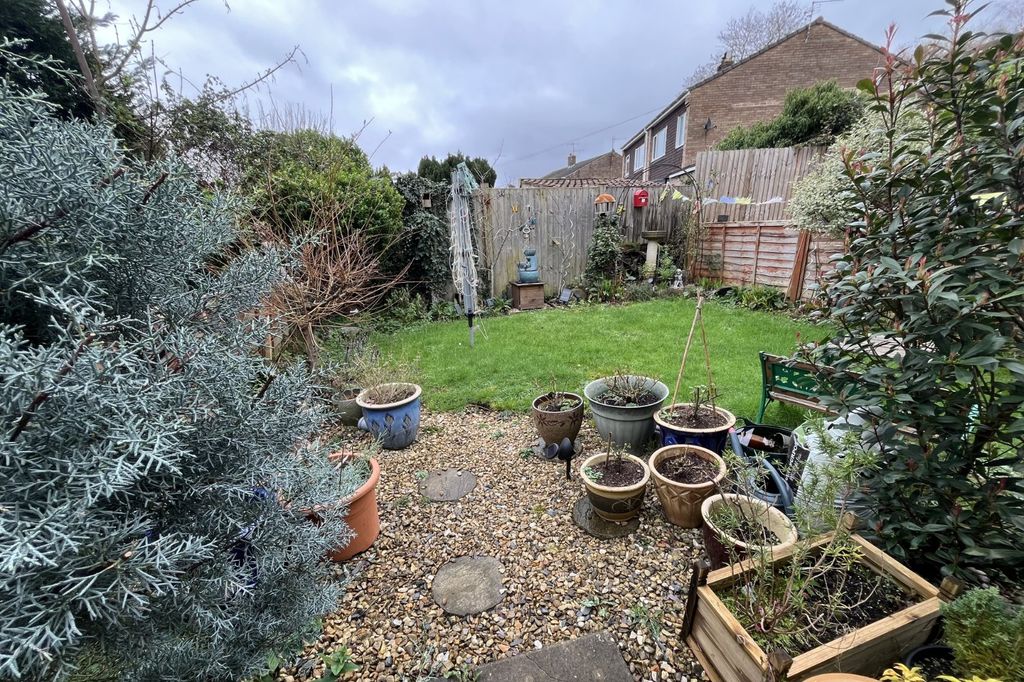 Property photo 2 of 12 Garden