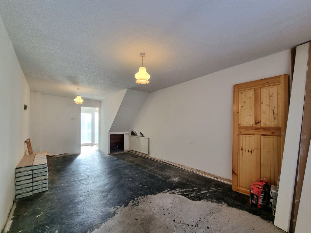Property photo 3 of 30