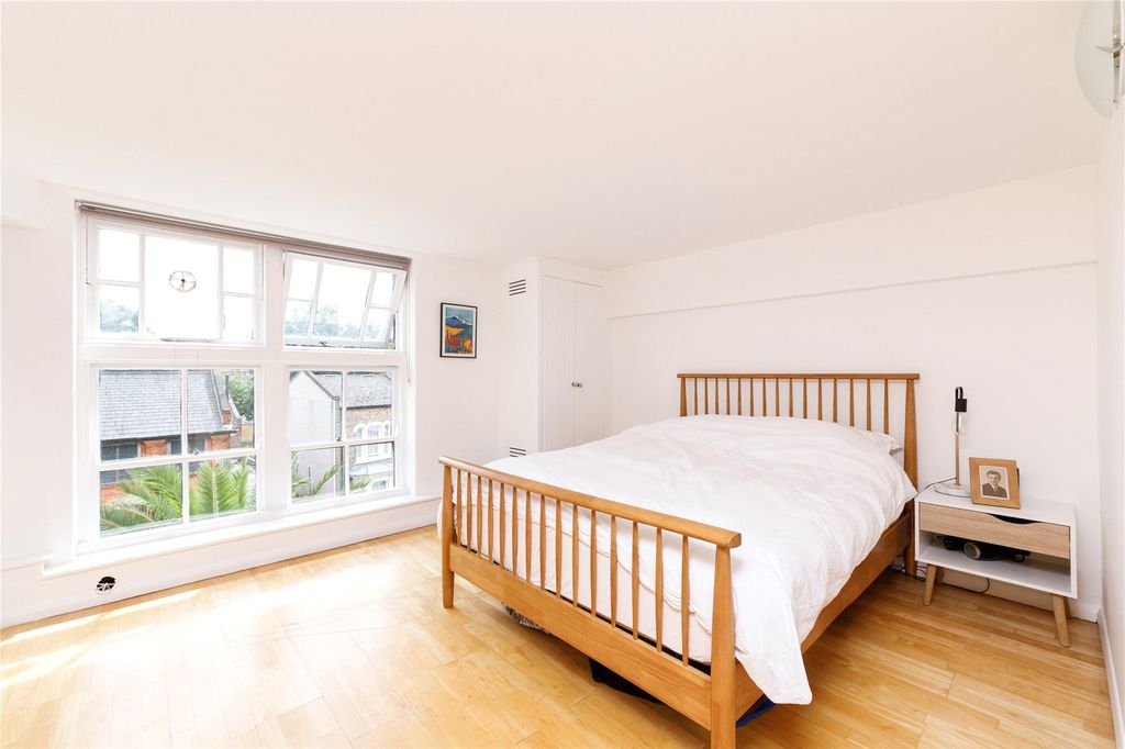 Property photo 3 of 17 Bedroom