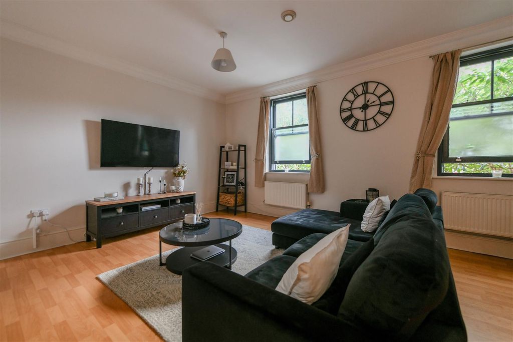 Property photo 2 of 15 Lounge/Diner