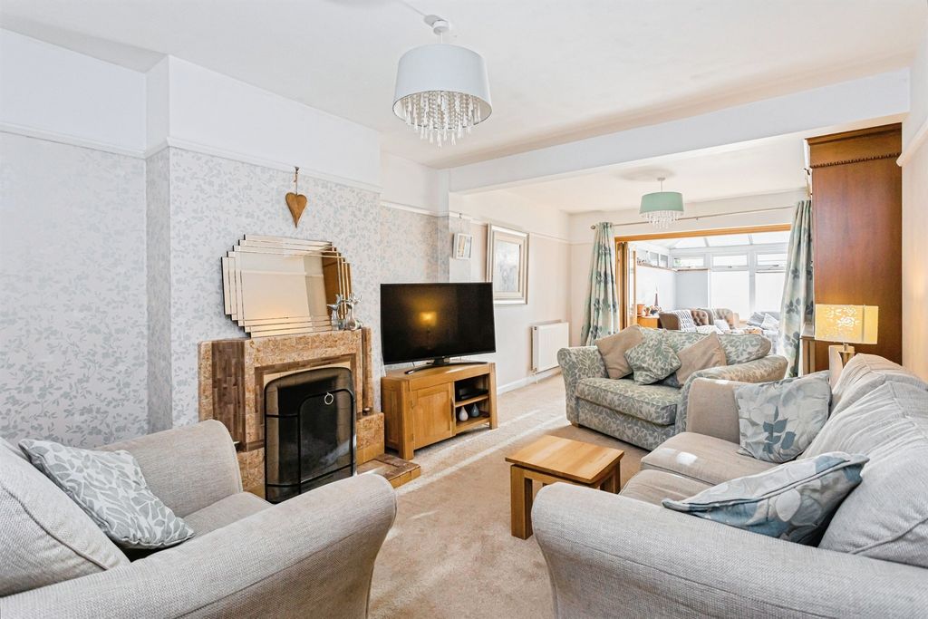 Property photo 2 of 22