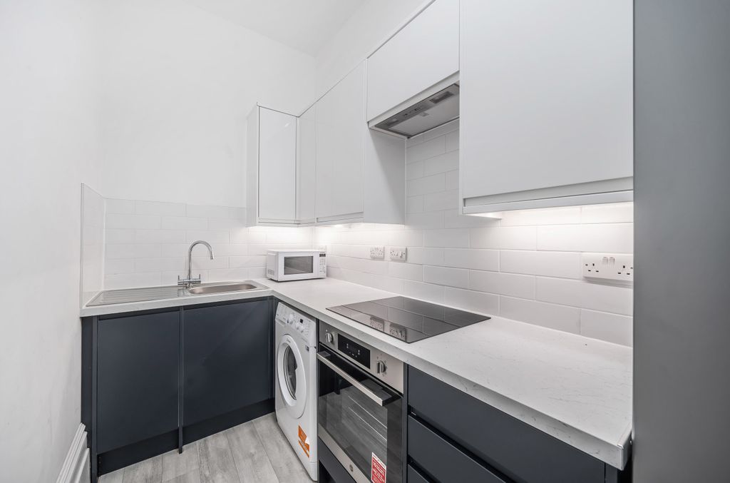 Property photo 2 of 8 Kitchen