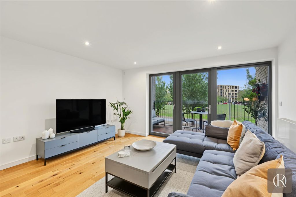 Property photo 1 of 13 Flat 4, 8 Henry Road, London Sw9 7Bq-With Watermar