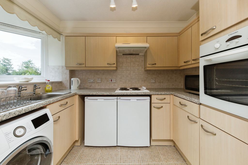 Property photo 2 of 11 Kitchen