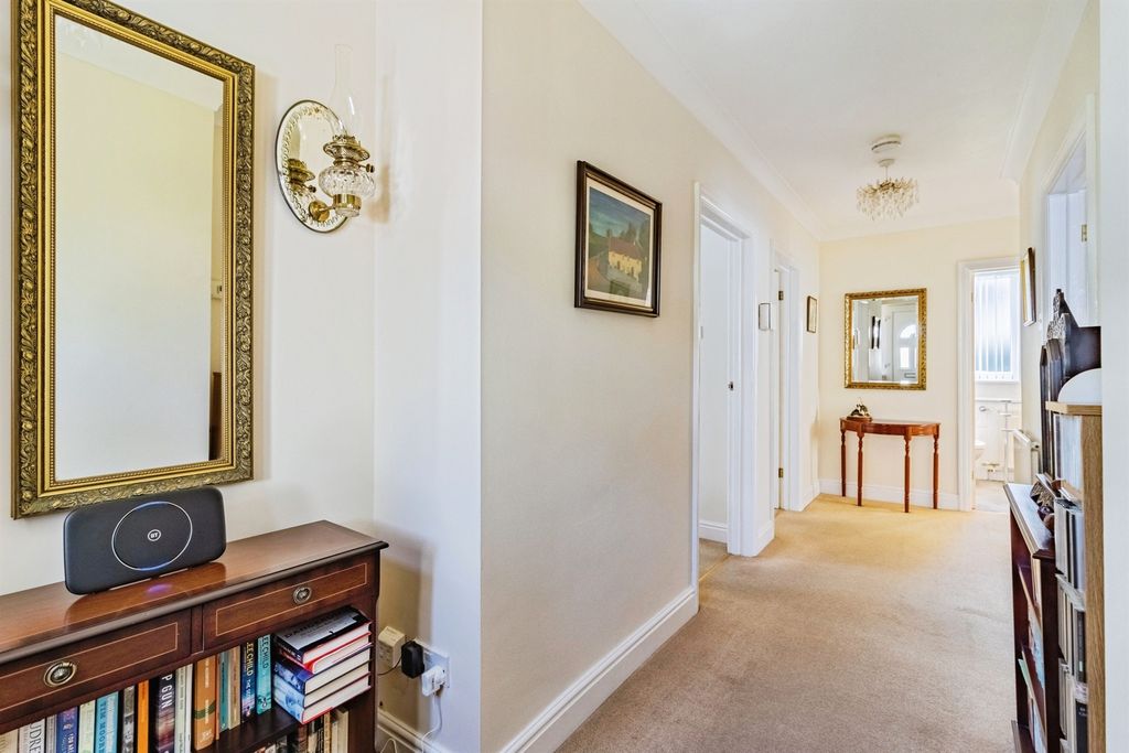 Property photo 2 of 27