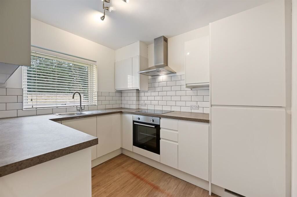 Property photo 1 of 9 Photo 8