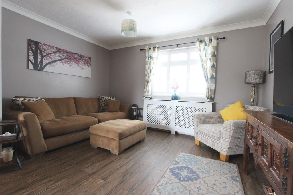 Property photo 2 of 17 Photo 3