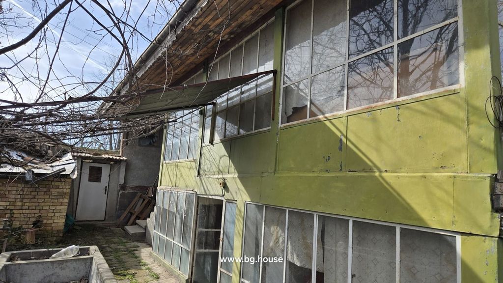 Property photo 2 of 40 Side Of A Building Featuring Green Painted Panels And Large Windows, With An Entrance Door And Yard Area.