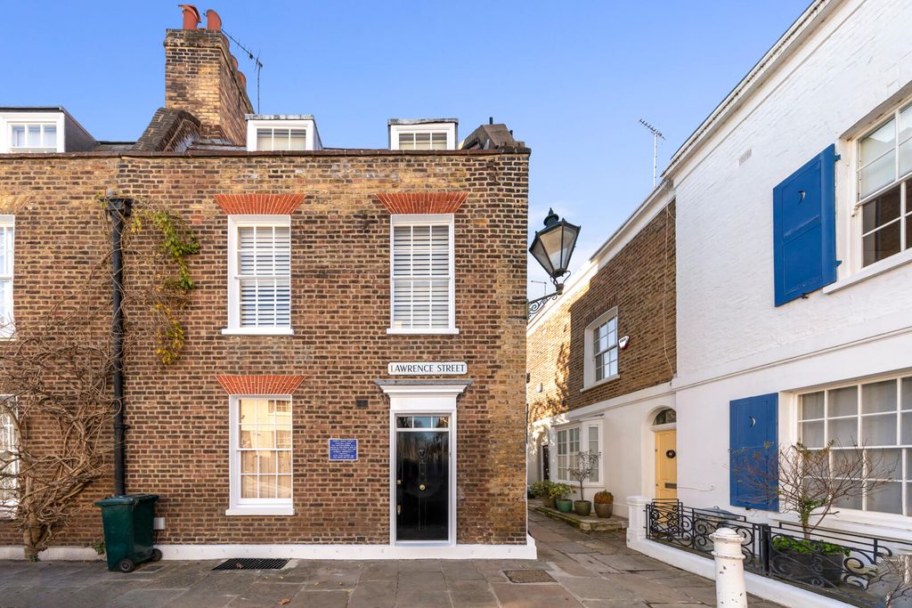 Property photo 1 of 14 Front (Exterior)