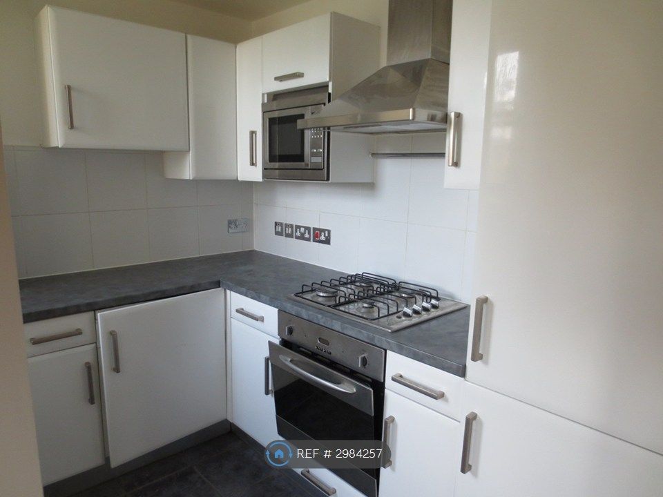 Property photo 3 of 7 Fitted Kitchen