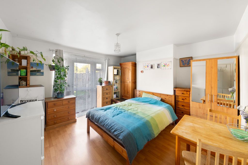 Property photo 3 of 13 Photo 8