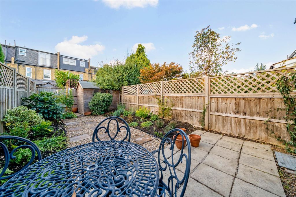 Property photo 3 of 12 Garden