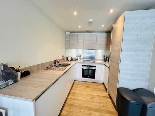 Property photo 3 of 11 Kitchen