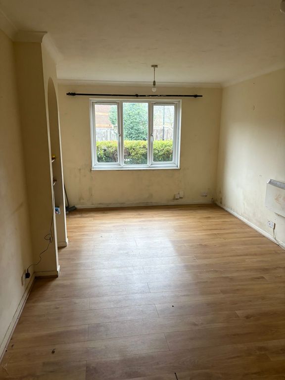 Property photo 2 of 6 Living Room