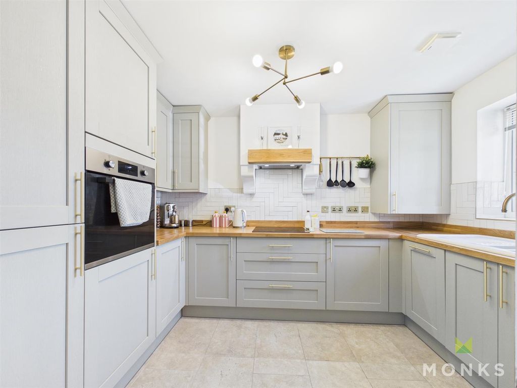 Property photo 2 of 19 Cam01420G0-Pr0873-Still001.Jpg