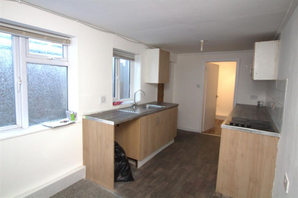 Property photo 3 of 8 Kitchen.Jpg