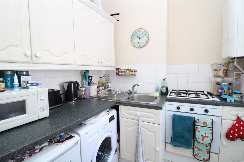 Property photo 3 of 5 Kitchen