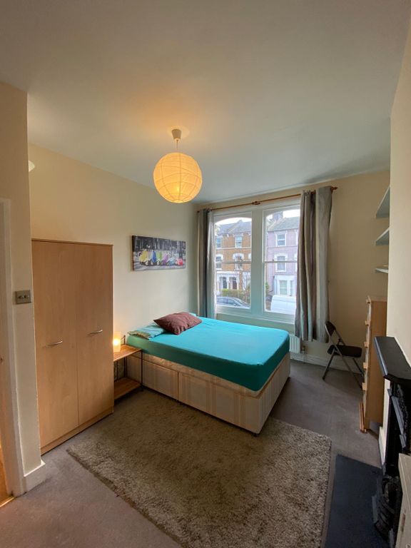 Property photo 3 of 15 Room 2- £850 Available 16/02/2025