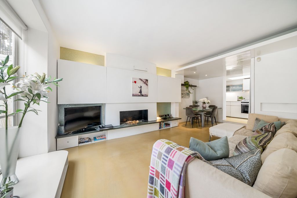 Property photo 2 of 11